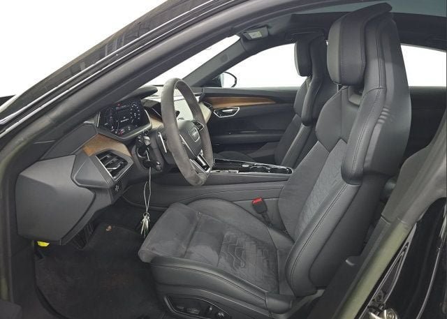Used 2023 Audi e-tron GT Premium Plus AWD/4WD image 2