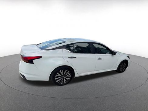 Used 2025 Nissan Altima 2.5 SV FWD image 15