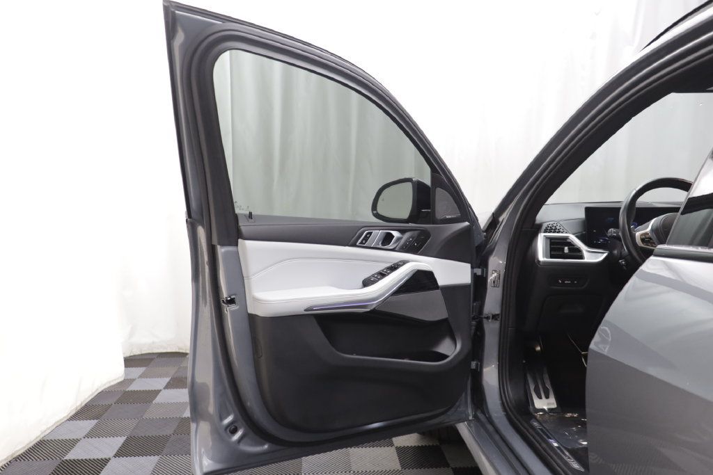 Used 2024 BMW X5 xDrive40i w/ M Sport Package AWD/4WD image 4