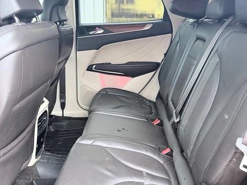 Used 2019 Lincoln MKC Select w/ MKC Climate Package FWD image 12