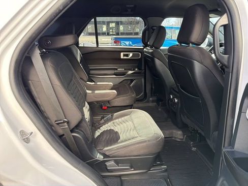 Used 2020 Ford Explorer XLT w/ Comfort Package AWD/4WD image 11