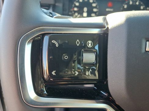 Used 2025 Land Rover Discovery Sport S image 22