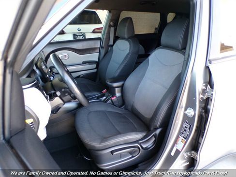 Used 2017 Kia Soul + FWD image 16