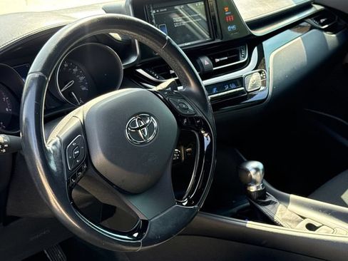 Used 2018 Toyota C-HR XLE FWD image 16