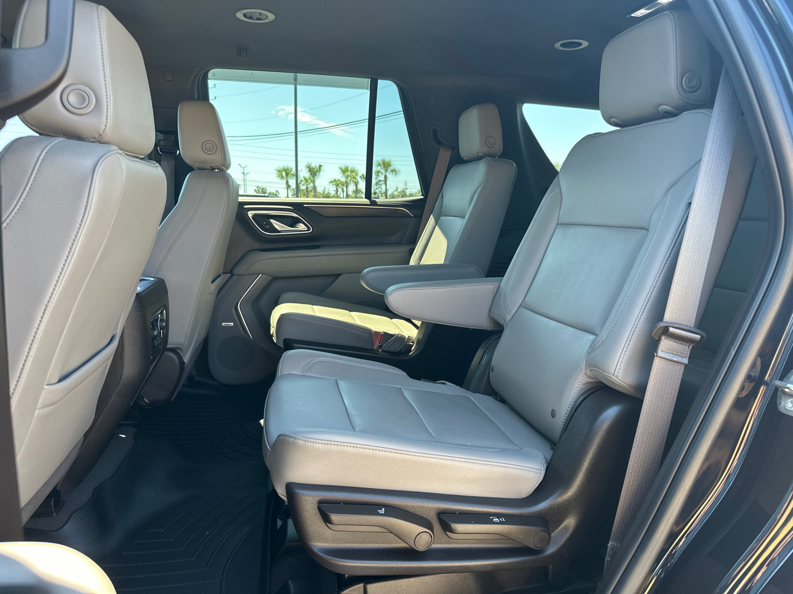 Used 2023 Chevrolet Tahoe LT w/ Luxury Package AWD/4WD image 14