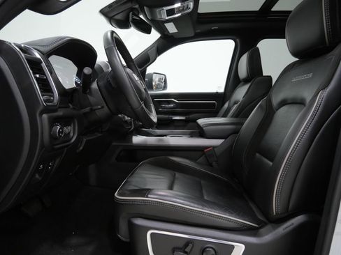 Used 2024 RAM 1500 Laramie AWD/4WD image 9