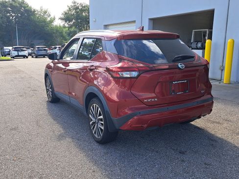 Certified 2021 Nissan Kicks SV FWD image 7