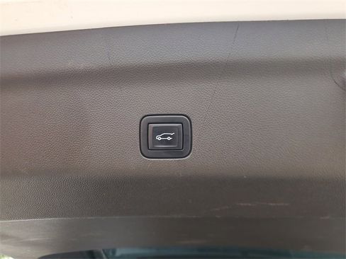 Used 2022 Chevrolet Suburban Z71 image 6