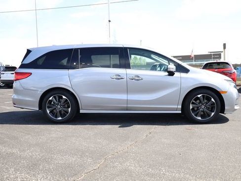 Used 2023 Honda Odyssey Elite image 4