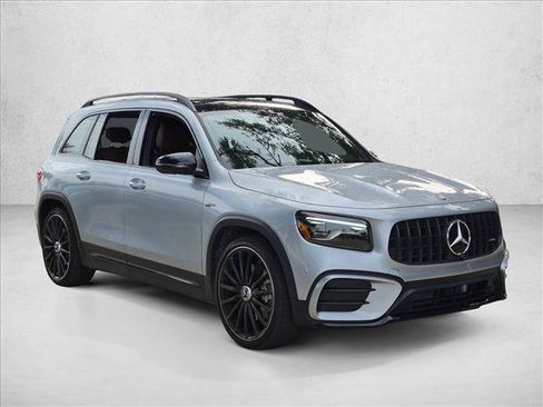 Used 2025 Mercedes-Benz GLB 35 AMG 4MATIC image 3