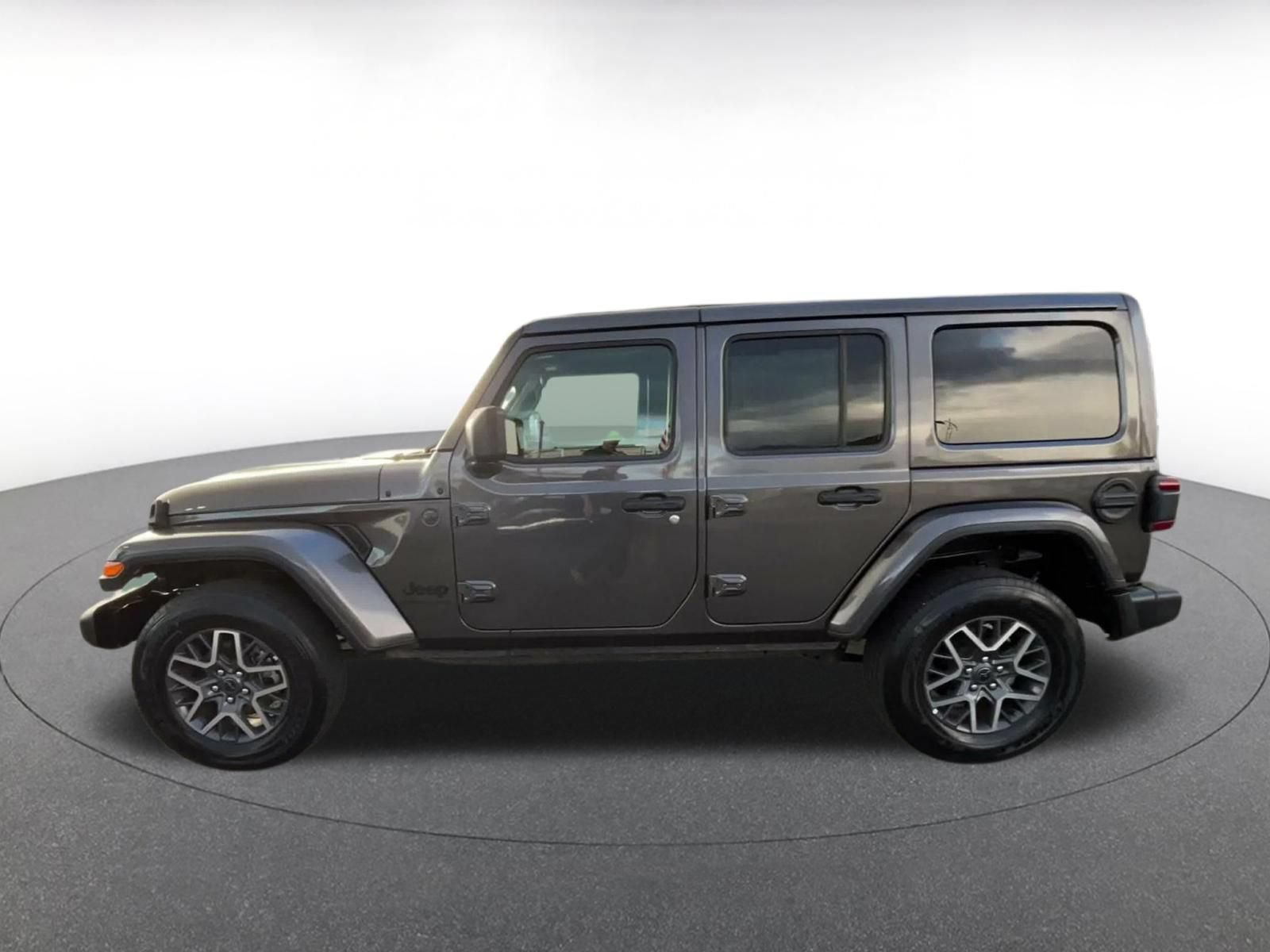 Used 2025 Jeep Wrangler Unlimited Sahara AWD/4WD image 8