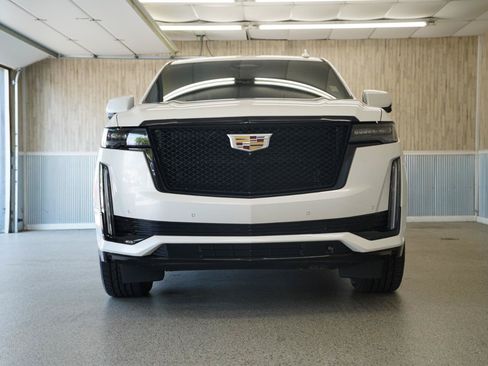 Used 2021 Cadillac Escalade Sport Platinum AWD/4WD image 2