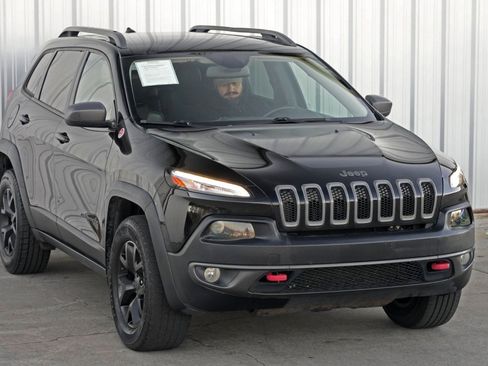 Used 2017 Jeep Cherokee Trailhawk w/ Cold Weather Group image 50