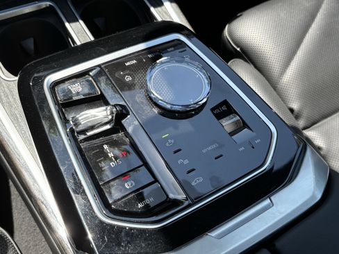 Certified 2023 BMW 740i RWD image 26
