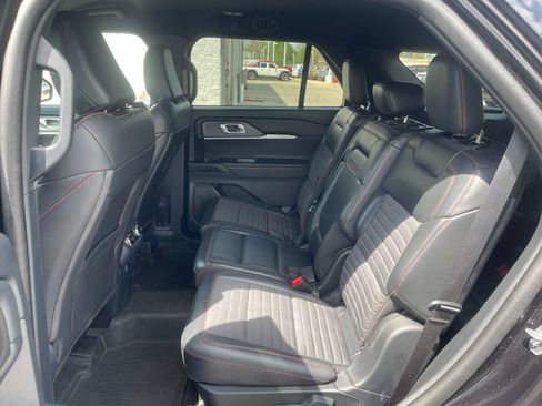 Used 2025 Ford Explorer ST-Line w/ ST-Line Street Pack AWD/4WD image 14