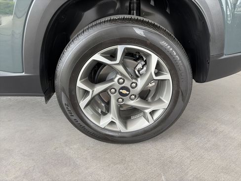 Used 2025 Chevrolet Trax LT image 16