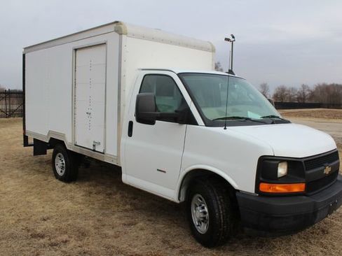 Used 2016 Chevrolet Express 3500 image 5