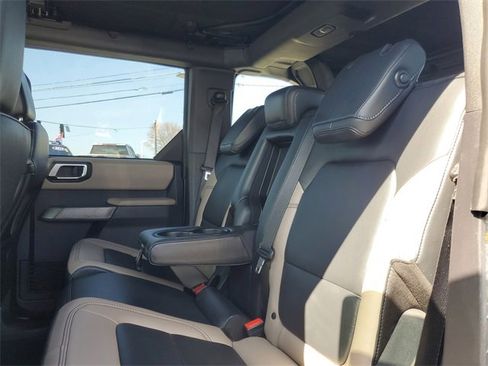 Used 2022 Ford Bronco Wildtrak image 32