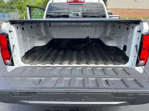 Certified 2024 Chevrolet Colorado LT w/ LT Convenience Package III AWD/4WD image 22
