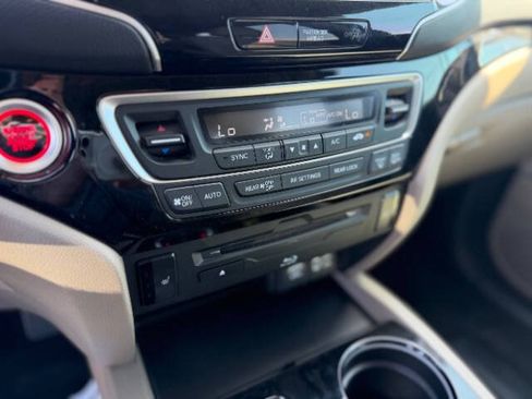 Used 2021 Honda Pilot Touring image 7