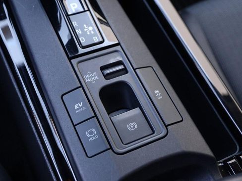 Used 2024 Toyota Prius LE image 19