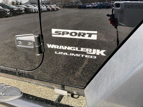 Used 2018 Jeep Wrangler Unlimited Sport w/ Connectivity Group image 8