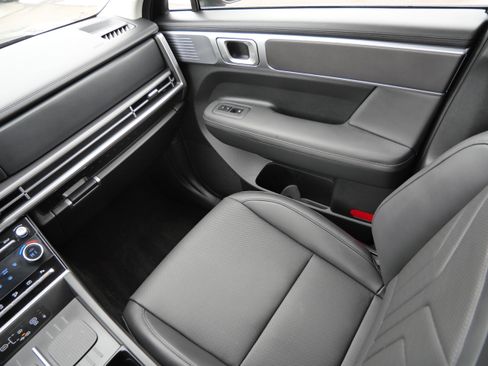 Certified 2025 Hyundai Santa Fe SEL image 11