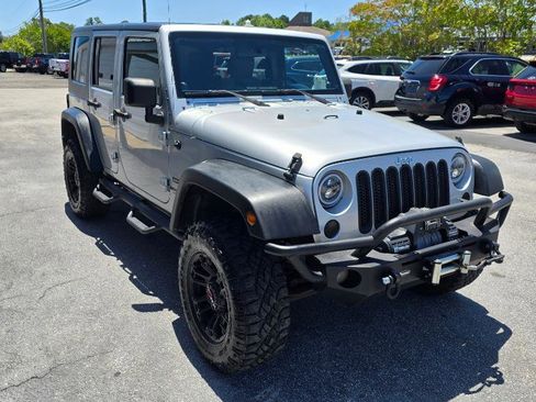 Used 2010 Jeep Wrangler Unlimited Sport AWD/4WD image 3