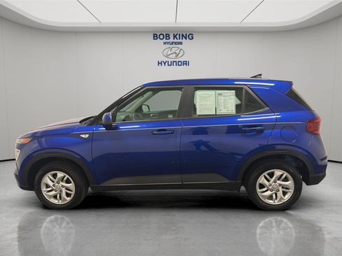 Used 2021 Hyundai Venue SE FWD image 2