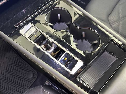 Used 2024 Volkswagen Atlas SE image 21