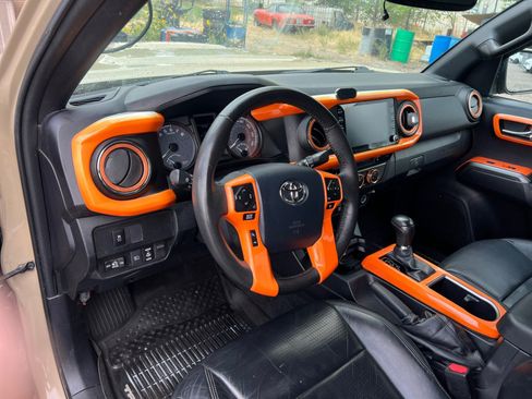 Used 2020 Toyota Tacoma TRD Sport image 18