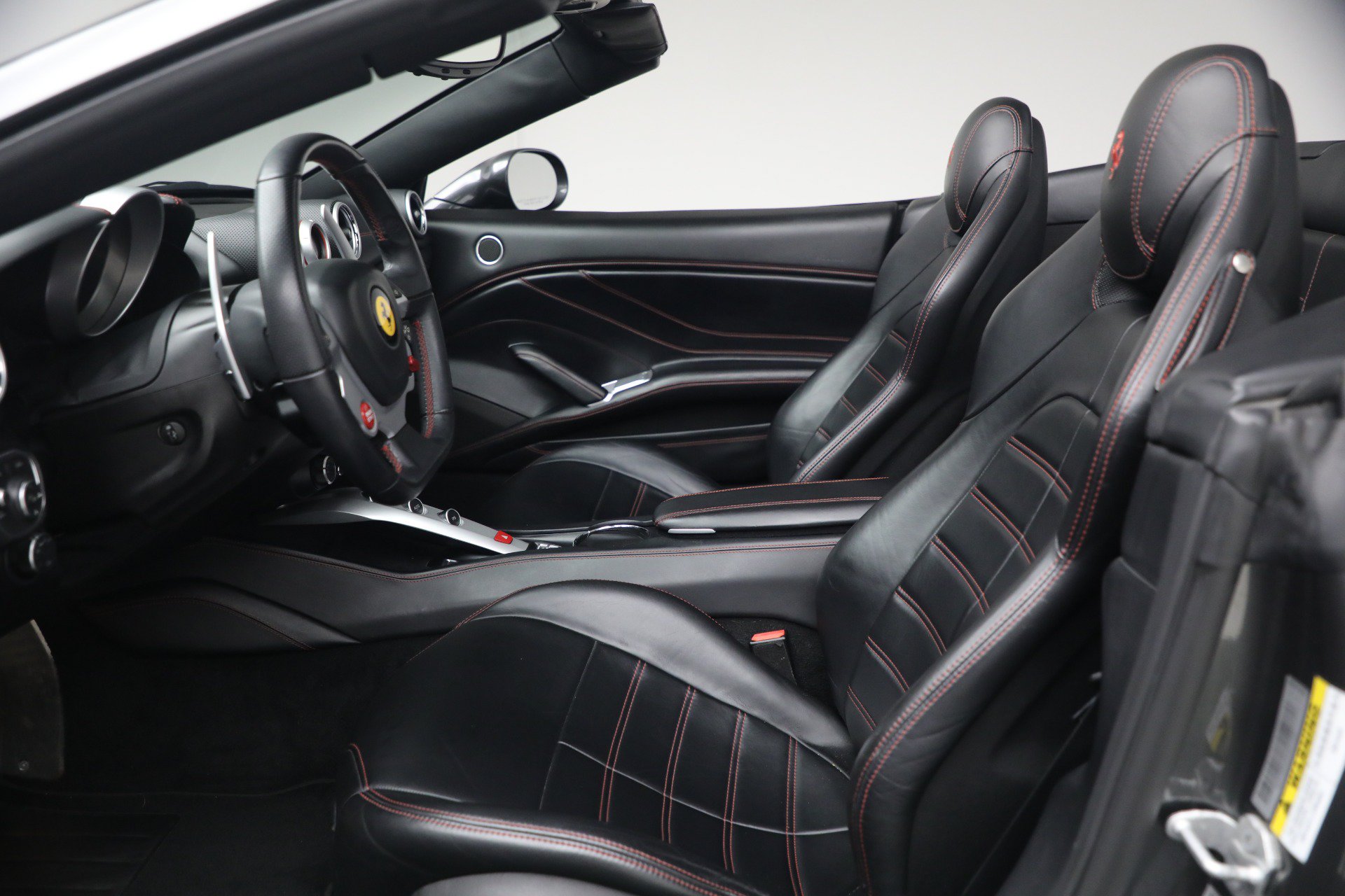Certified 2015 Ferrari California T RWD image 15