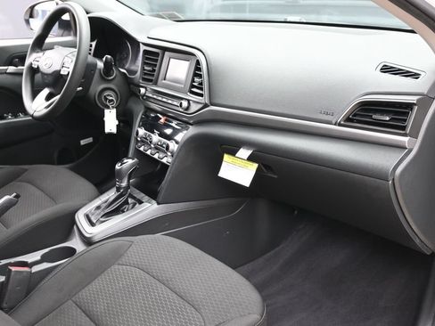 Used 2020 Hyundai Elantra SE w/ Cargo Package (C1) FWD image 32