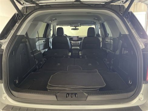 Used 2024 Ford Explorer XLT w/ Equipment Group 202A image 16