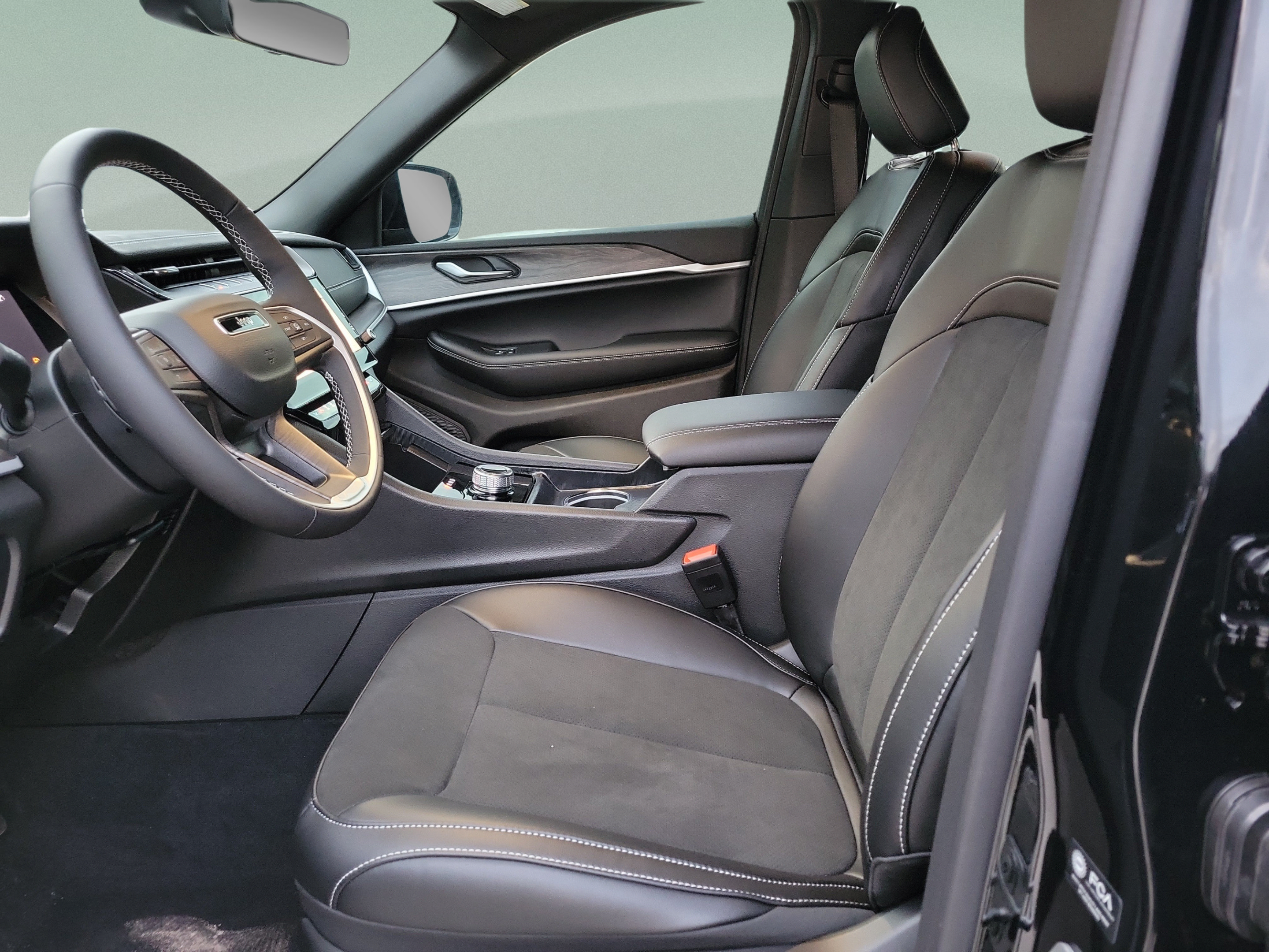 New 2027 Jeep Grand Cherokee Altitude RWD image 15