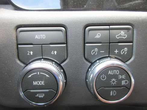 New 2026 GMC Sierra 1500 SLT w/ SLT Convenience Package AWD/4WD image 16