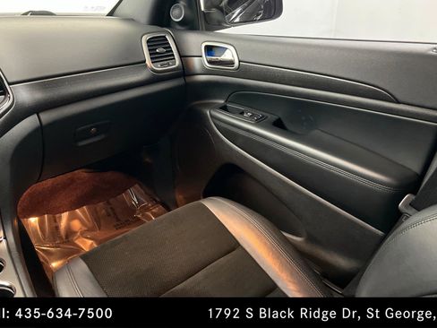 Used 2017 Jeep Grand Cherokee Altitude image 10