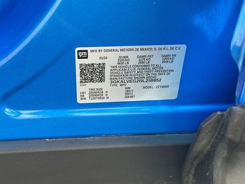 Used 2024 GMC Terrain SLT image 33