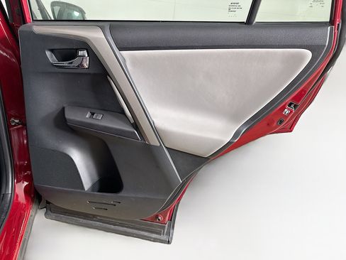 Used 2018 Toyota RAV4 XLE FWD image 31