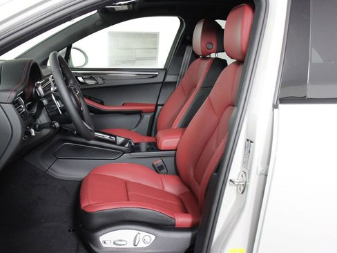 New 2026 Porsche Macan image 5