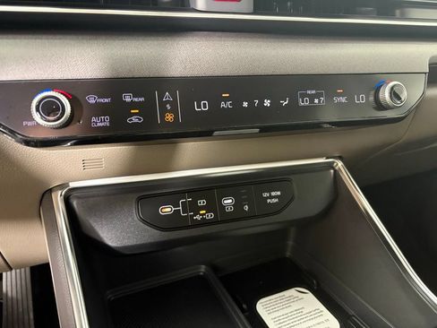 New 2026 Kia Carnival EX FWD image 30