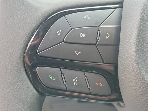 Used 2024 Chrysler Pacifica Limited FWD image 12