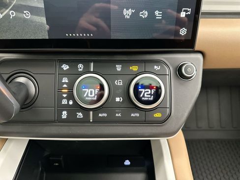 New 2026 Land Rover Defender 110 X-Dynamic SE image 25