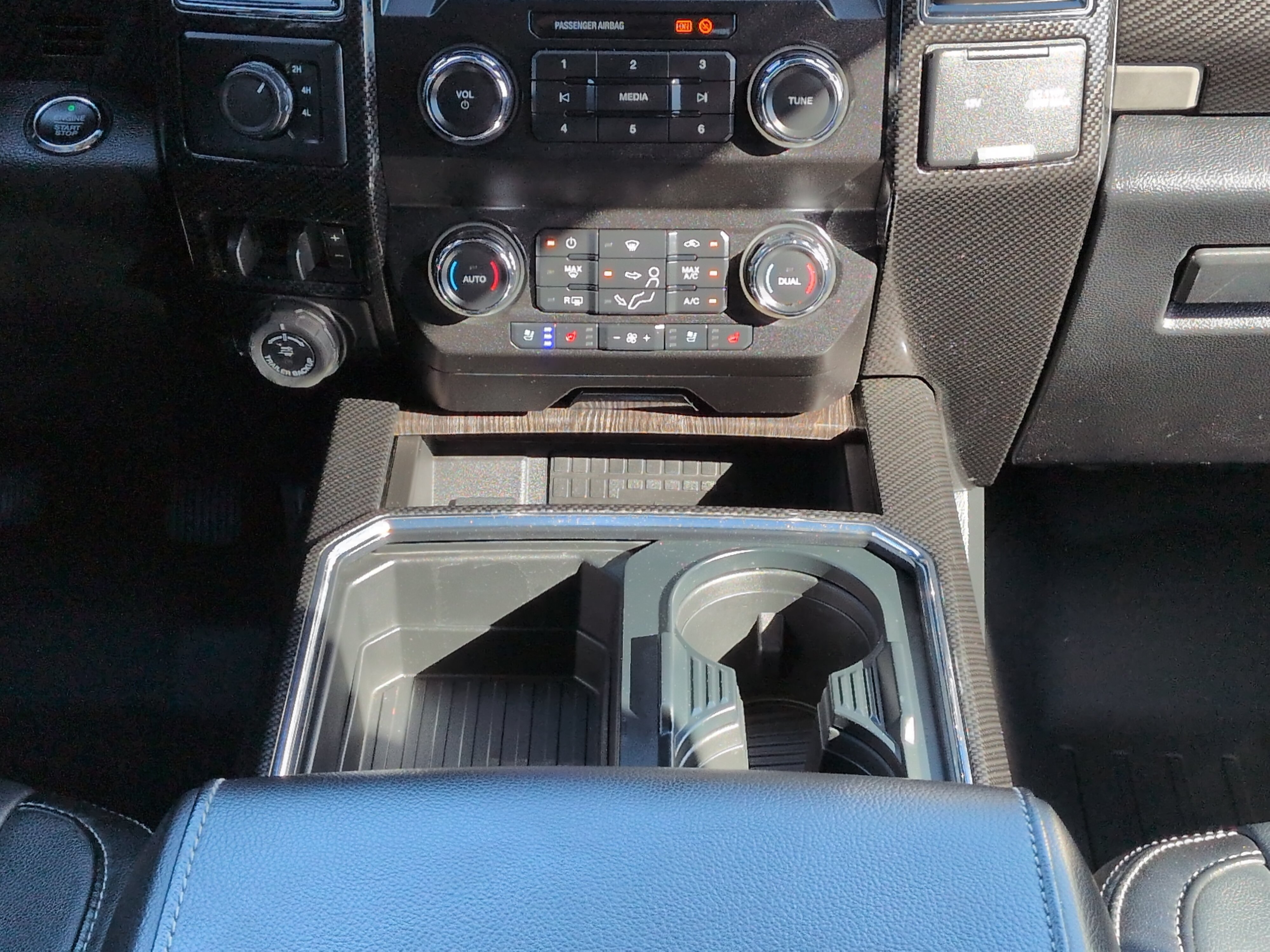Used 2020 Ford F350 Lariat w/ Lariat Ultimate Package AWD/4WD image 17