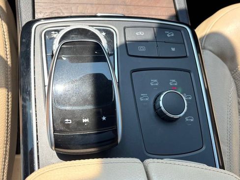 Used 2017 Mercedes-Benz GLS 550 4MATIC image 21