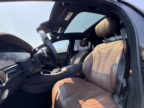 Used 2018 Mercedes-Benz S 560 Sedan image 17