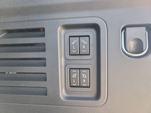 New 2026 Chevrolet Traverse RS image 8