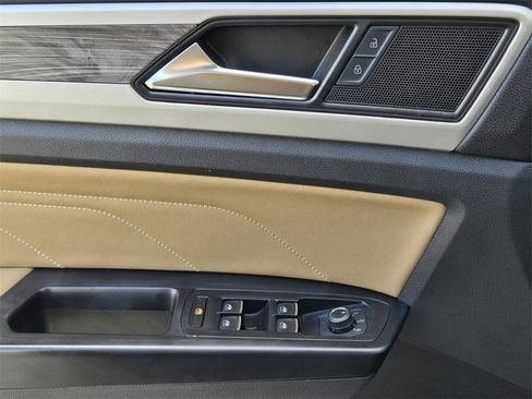 Used 2021 Volkswagen Atlas Cross Sport SE w/ Panoramic Sunroof Package image 28