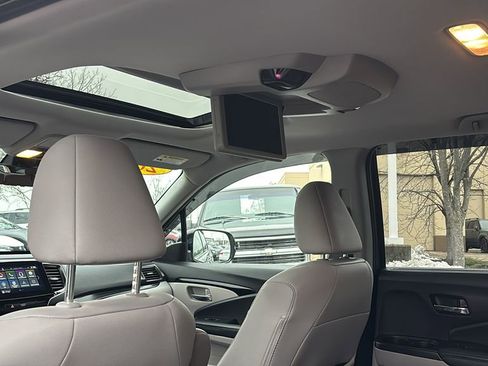 Used 2021 Honda Pilot Touring image 32