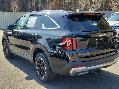 Certified 2025 Kia Sorento S image 6